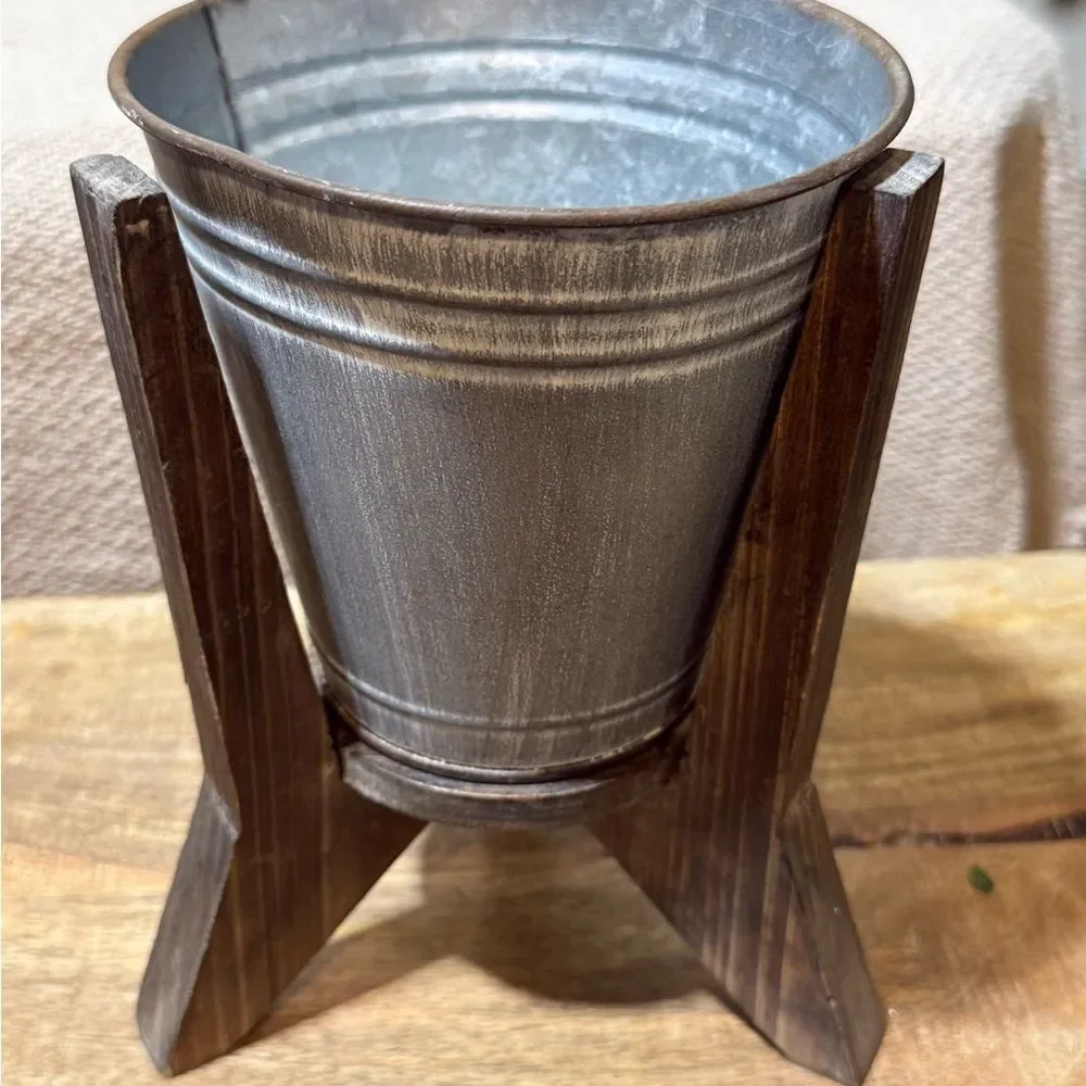 Farmhouse-style Planter - Picture 3 of 4